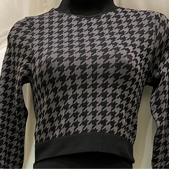 WOMEN'S BUZZOLO 2 PIECE SWEATER SKIRT SET LADIES BLACK GRAY SIZE JRS S/M - Picture 2 of 2